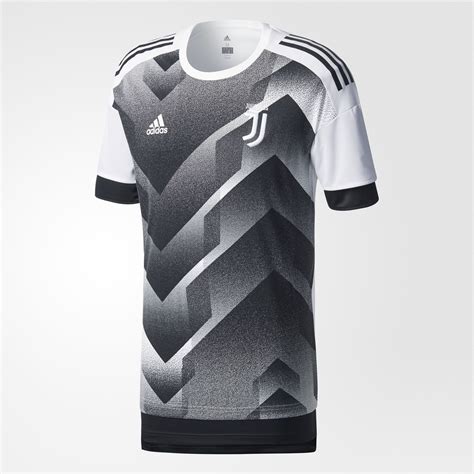 La version ancienne du logo a été composée d'un bouclier ovale divisé en cinq bandes verticales l`action de juventus est sans précédent puisqu'elle est reconnue depuis sa création par leur performance sur le terrain, et comme. adidas Juventus Pre Match Jersey 17/18 | Launches: Kits ...