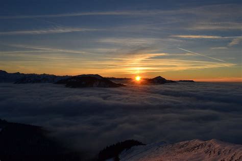 Sonnenuntergang In Den Alpen über Den Wolken