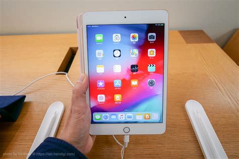 Apple's magic keyboard is among the top bluetooth keyboards for ipad mini 5 simply because it's made by apple. 最高じゃないのに最高に欲しくなる「iPad mini 5」を週に2回もApple Storeで触って悶々としている