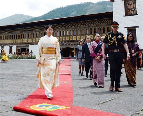 Sep 29, 2021 · if princess mako, the eldest daughter of crown prince fumihito, does not receive the payment and skips the rites, it will be the first time for a female royal member marrying a commoner in japan's postwar history. Princess Mako and the Future of the Imperial Household ...