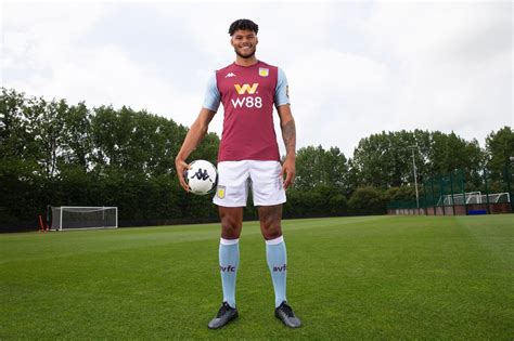 Shop new aston villa kits in home, away and third aston villa shirt styles online at shop.avfc.co.uk. Kappa Aston Villa Home Kit 2019-20 | The Kitman