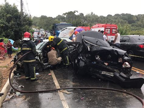 Carro Capota Bate Em Outro Ve Culo E Acidente Deixa Quatro Pessoas