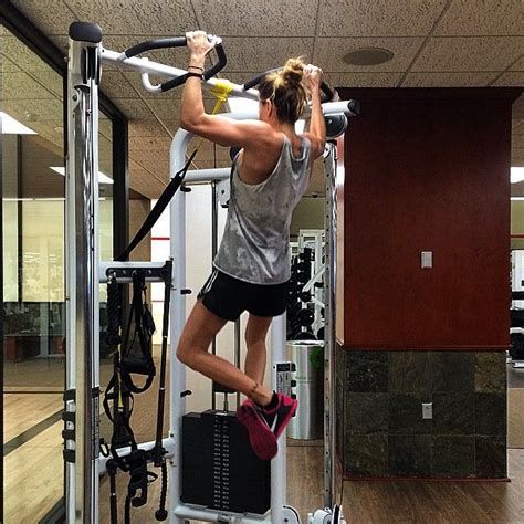 katie cassidy s arms inspiration badass katie cassidy prison workout friday workout