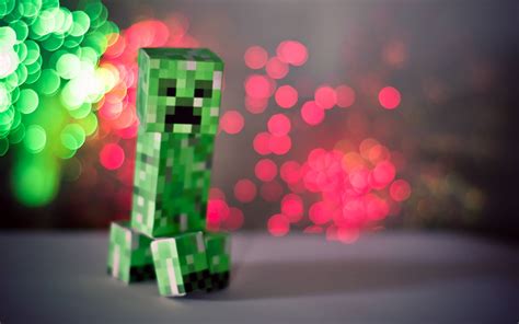 Download Minecraft Creeper With Blurry Lights Wallpaper