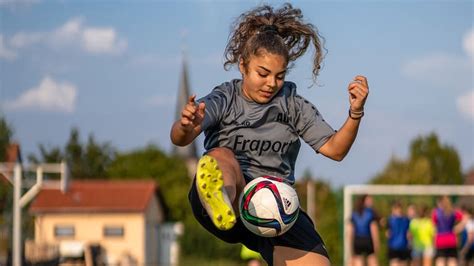 Aicha Kämpft Gegen Vorurteile Im Frauenfußball Swr Heimat