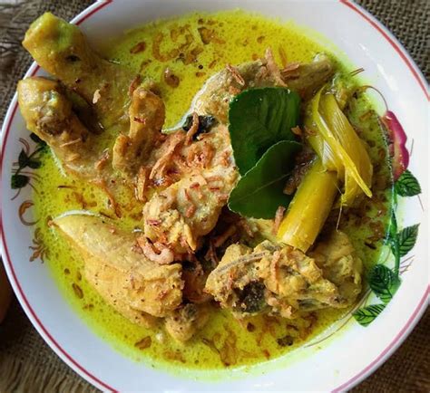 Masukkan usus ayam jika bumbu sudah mulai mengering dan usus terselimuti bumbu,angkat. Resep Opor Ayam Kuning; Wah Ini Enaknya Kebangetan