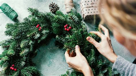 Why Do We Hang Christmas Wreaths