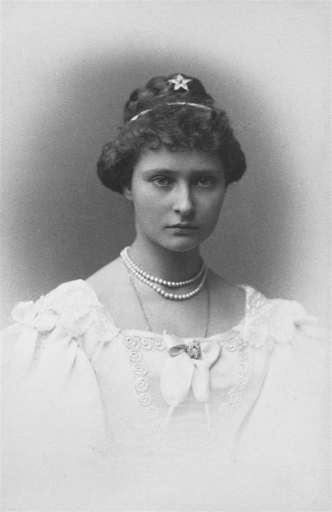 Pin By Isabel Lopez On Monarquias Alexandra Feodorovna Portrait Alix