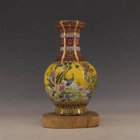 Jingdezhen Antique Ceramic Vase Qianlong Year Mark Enamel Golden Vase Antique Porcelain Ancient