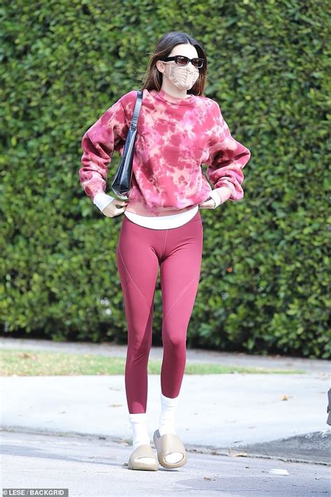 Kendall Jenner Sports Clingy Cranberry Leggings For Private Pilates