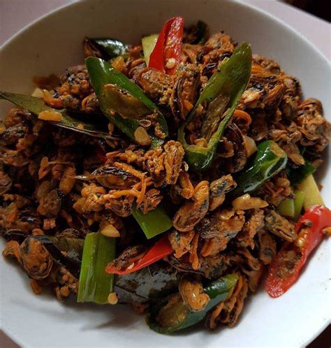 Olahan pedas untuk berbagai makanan laut. Resep Tumis Kerang Pedas Daun Kemangi