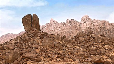 Archaeologist Makes Breakthrough Discovery After Reportedly Finding Mount Sinai Small Joys