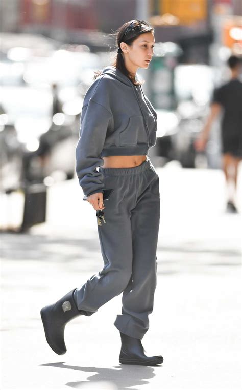 Bella Hadid In A Grey Sweatsuit Was Seen Out In New York 10022021