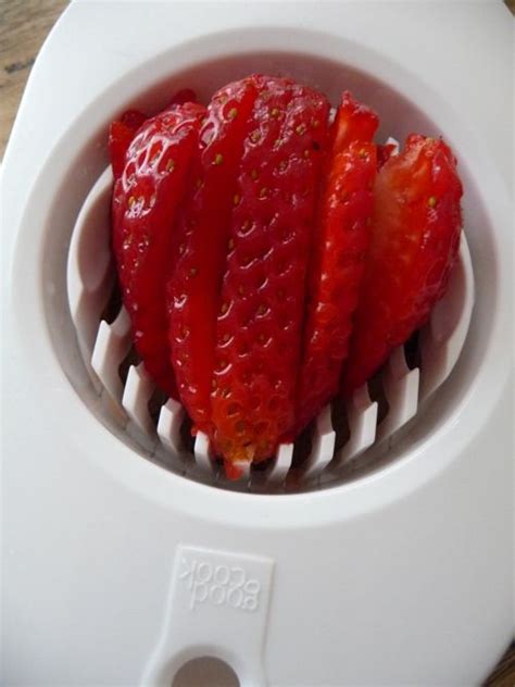 Slice Strawberries Using An Egg Slicer Epicure Strawberry Food Hacks