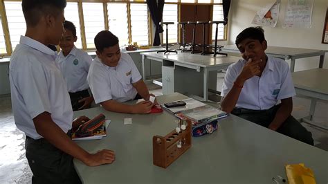 EKSPERIMEN 1.1 KSSM TINGKATAN 3  RANGSANGAN TUMBUHAN  Cikgu Hayat