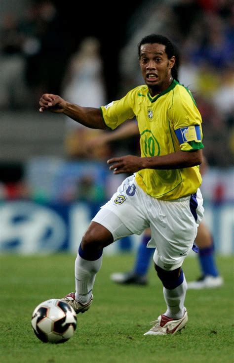 ʁonawˈdʒĩɲu gaˈuʃu) or simply ronaldinho. ronaldinho gaucho de assis moreira #341526 - uludağ sözlük ...