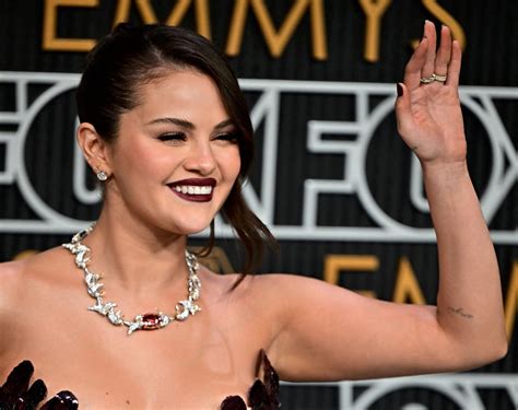 Selena Gomez Cleavage Emmy Awards Hot Celebs Home