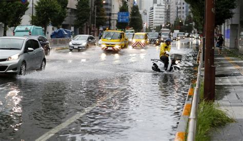 In Photos Typhoon Faxai Batters Tokyo