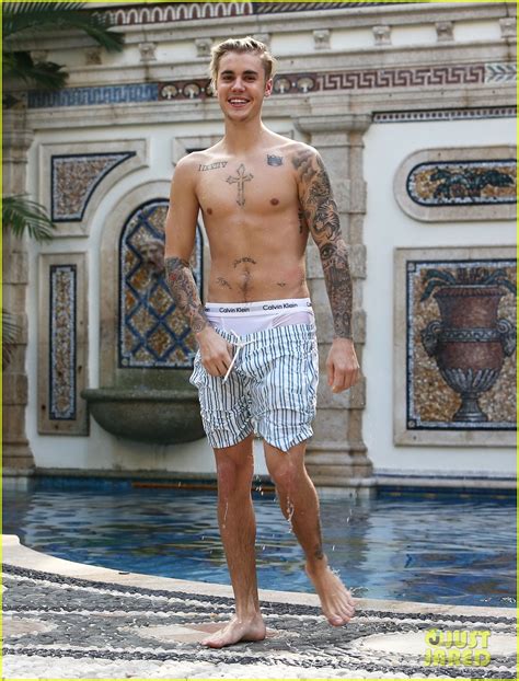 Justin Bieber Goes Shirtless For A Swim At The Versace Mansion Photo