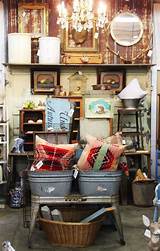 Not too long ago i wrote a blog post all about how to start selling in an antique booth and make money.in it, i have an entire section on how to set up and decorate your booth. Monticello Antique Marketplace Booth Display | Vintage booth display, Antique booth ideas ...