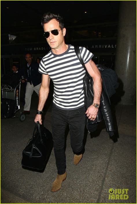 Justin Theroux Puts His Muscles On Display In A Tight Shirt Photo Justin Theroux