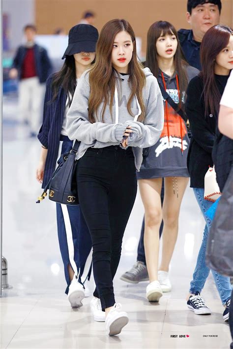 The 5 wardrobe essentials of blackpink's rosé: Pin on Rose Blackpink Airport Style