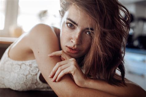 Masaüstü Lidia Savoderova Yüz Model Kadınlar Izleyiciye bakmak x ShadeDead