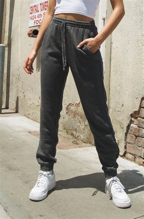 What To Wear With Dark Grey Sweatpants Buy And Slay