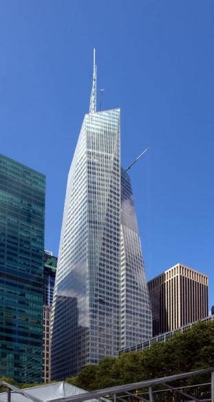 At the time of its inauguration, in 2009, it was the fourth tallest building in the city, after the one world trade center , 432 park avenue and the empire state building. Skyscrapers of New York: Bank of America Tower