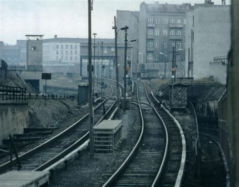 Obwohl sein schwerpunkt in deutschland liegt, ist das unternehmen international tätig und in rund 130 ländern auf der ganzen welt vertreten. Pin auf Berlin Nahverkehr