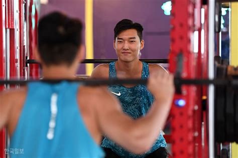 애기 인생 망치는 잘못된 조언 6: 높이뛰기 우상혁 "근육 늘려 2m35㎝ '파워 도약' 장착"
