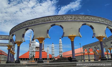 Pengunjung yang datang berasal dari jatibarang, widasari. Agung Fantasi Waterpark Widasari Kabupaten Indramayu, Jawa ...