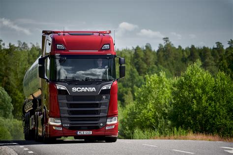 Le Scania V8 Reprend La Tête De La Course à La Puissance Transportmedia