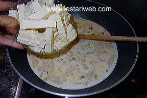 Dari dulu hingga kini, eksistensi tempe masih terjaga. Kumpulan Resep Asli Indonesia - Tahu Tempe Kuah Santan