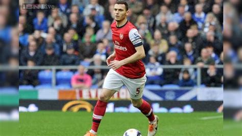 arsenal captain thomas vermaelen on his way to manchester united report