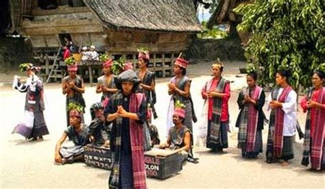 Tari Tortor Tarian Daerah Batak Toba Sumatera Utara Dunia Kesenian