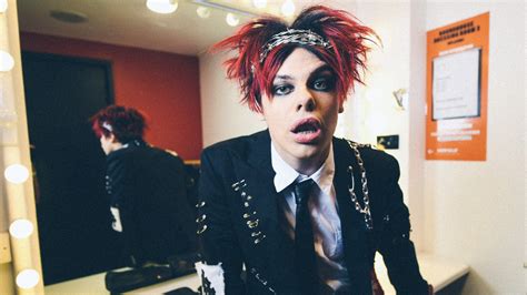Heres Why Yungblud Thinks He Wasnt Cast In Sex Pistols Series Iheart