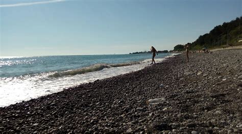 Дикий нудистский пляж Лазаревское и Солоники Отели рядом фото видео как добраться Туристер Ру