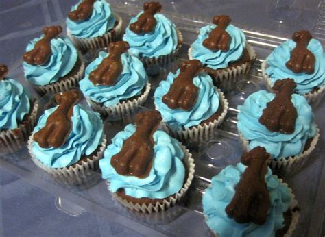 Target / party supplies / giraffe baby shower supplies. Frost It!: Baby Shower Giraffe Cupcakes!