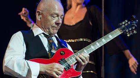 Robert Fripp Doesn T Care What King Crimson Fans Think Of His Youtube Covers At Age Why