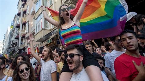 Istanbul Polizei Verhindert Gay Pride Parade Tagesschau De