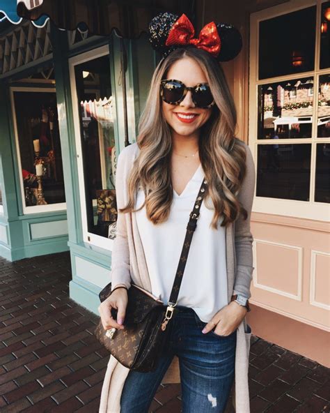 What To Wear To Disney The Teacher Diva A Dallas Fashion Blog Featuring Beauty And Lifestyle