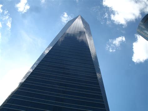 Fue el edificio más alto de hong kong) y asia desde 1989 hasta 1992, y fue el primer rascacielos fuera de estados unidos en superar la barrera de los 1.000 pies de altura 304,8. El EDIFICIO más ALTO de cada Comunidad Autónoma de España ...