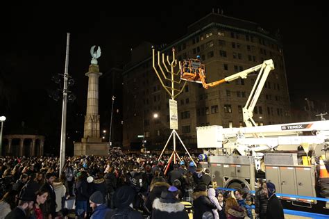 Celebrate Hanukkah In Nyc At These Menorah Lighting Ceremonies And