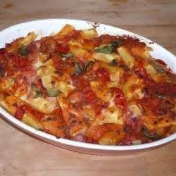 Escurrir y poner un poco de margarina para que no se pegue. Baked Rigatoni - Rigatoni al Forno