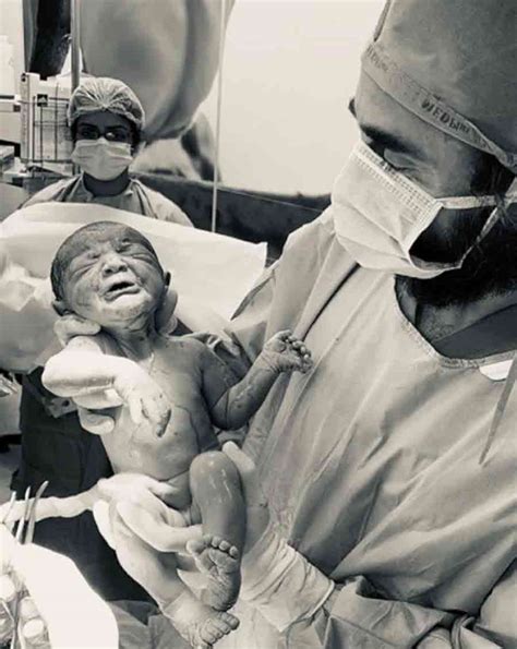 Samer Cheaib el ginecólogo que se hizo viral después de que un bebé