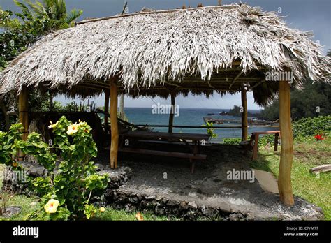 Tropical Straw Roof Hut Hi Res Stock Photography And Images Alamy
