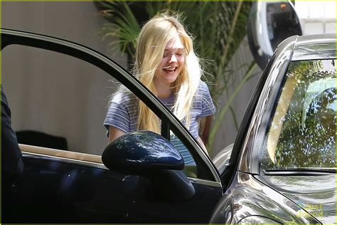 Elle Fanning Indulges In Froyo At Pinkberry Photo 685911 Photo Gallery Just Jared Jr