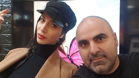הכתם המוזר הזה שמופיע על הזרוע שלו הוא הדיו החדש שגולן עשה כמחווה רומנטית לאהובתו, רוסלנה רודינה, כשקעקע את שפתיה. תאלין אבו חנא מוחקת סופית את האקס | TMI