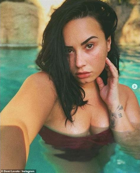 Demi Lovato Is So Hot In Bustier Bikini On Instagram Yve